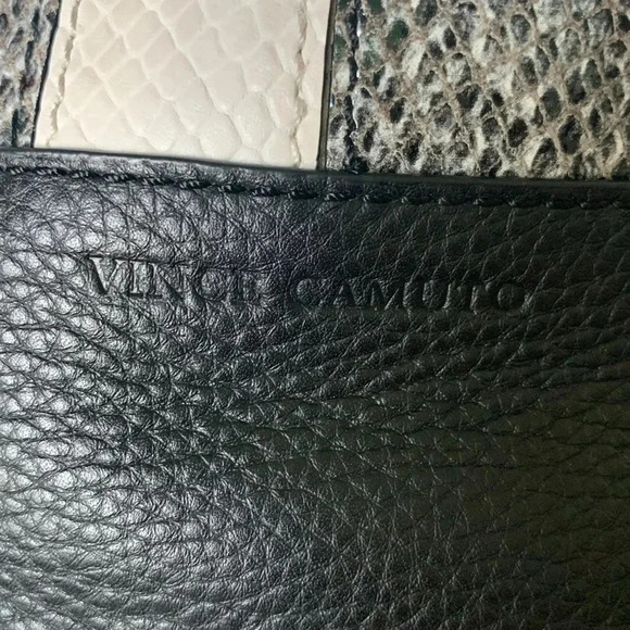 Vince Camuto Convertible crossbody to clutch/Wristlet black & white leather bag - Picture 4 of 7